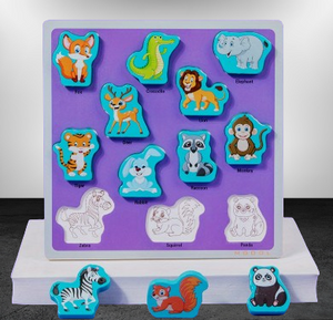 Puzzle à chevilles pour tout-petits avec des formes d'animaux thématiques.